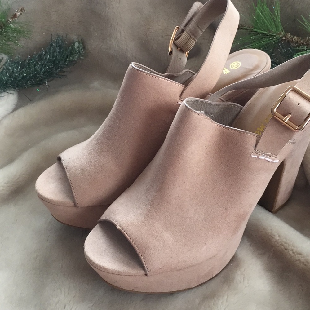 Nude Platforms ๐
๐ผ - Picture 2 of 6